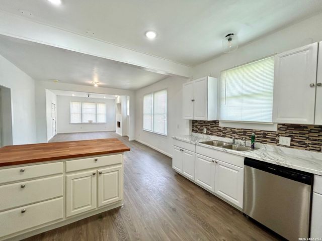 2623 W HOUSTON ST, San Antonio, TX 78207