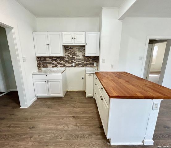 2623 W HOUSTON ST, San Antonio, TX 78207