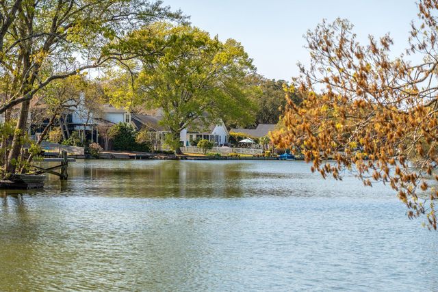 759 Lake Frances Drive, Charleston, SC 29412