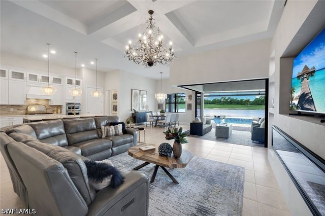 9577 Everglades DR, Naples, FL 34120
