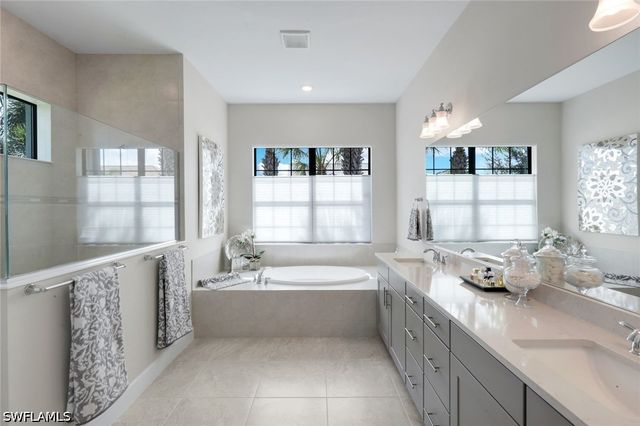 9577 Everglades DR, Naples, FL 34120