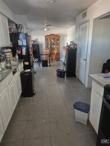 401 Van Buren Street, Taft, CA 93268