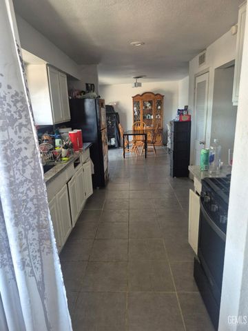 401 Van Buren Street, Taft, CA 93268