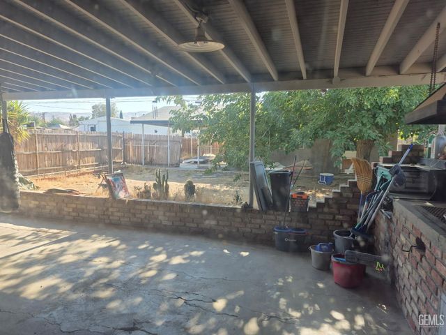 401 Van Buren Street, Taft, CA 93268