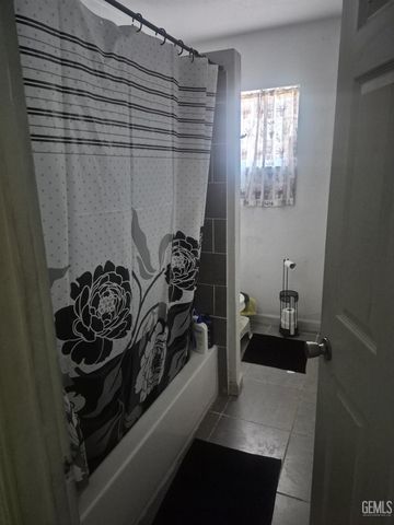 401 Van Buren Street, Taft, CA 93268