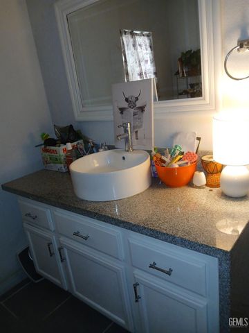 401 Van Buren Street, Taft, CA 93268