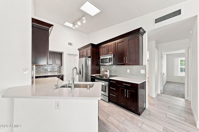 5519 E GRANDVIEW Road, Scottsdale, AZ 85254