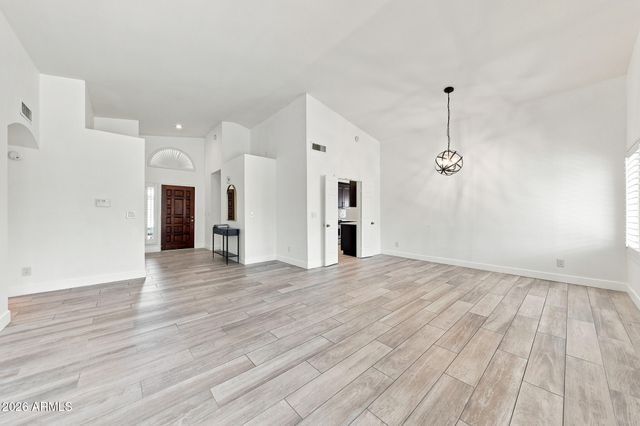 5519 E GRANDVIEW Road, Scottsdale, AZ 85254