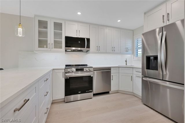 9 High Point CIR N 108, Naples, FL 34103