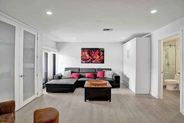 15 Port Side Drive 15, Fort Lauderdale, FL 33316