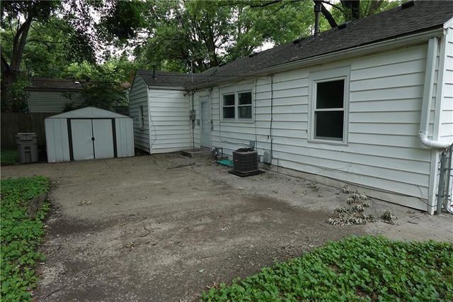801 NE 46th Street, Kansas City, MO 64116