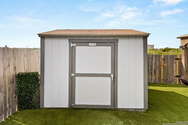 120 new hampton, San Marcos, TX 78666