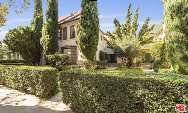 207 N Swall Drive, Beverly Hills, CA 90211