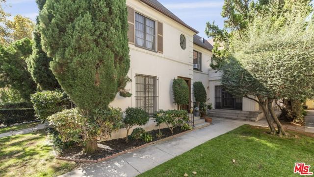 207 N Swall Drive, Beverly Hills, CA 90211