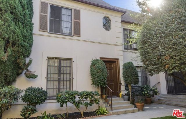 207 N Swall Drive, Beverly Hills, CA 90211
