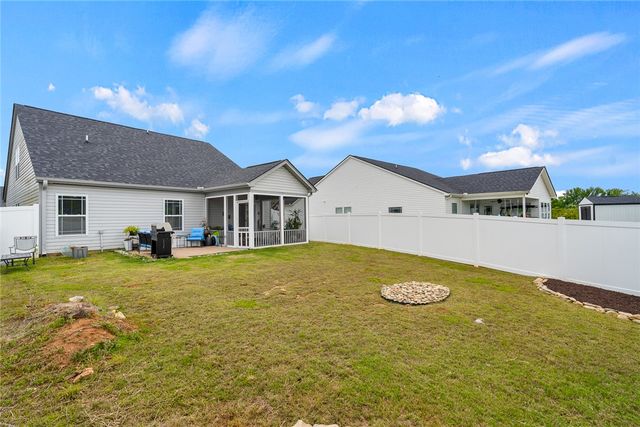 1386 Romany Court, Boiling Springs, SC 29316