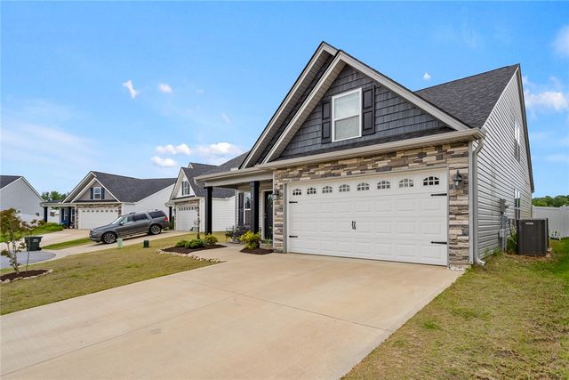 1386 Romany Court, Boiling Springs, SC 29316