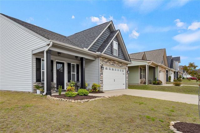 1386 Romany Court, Boiling Springs, SC 29316