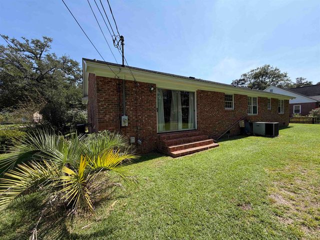 1003 Lakeside Dr., Conway, SC 29526