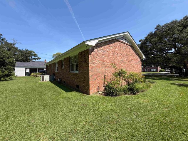 1003 Lakeside Dr., Conway, SC 29526