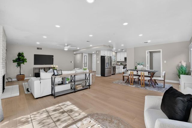 4864 Papaya Dr, Fair Oaks, CA 95628