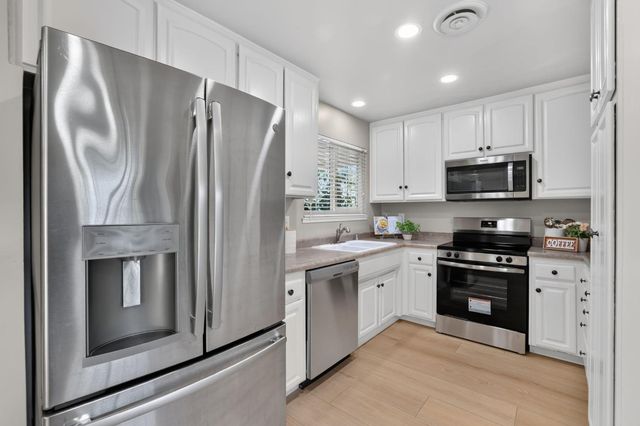 4864 Papaya Dr, Fair Oaks, CA 95628