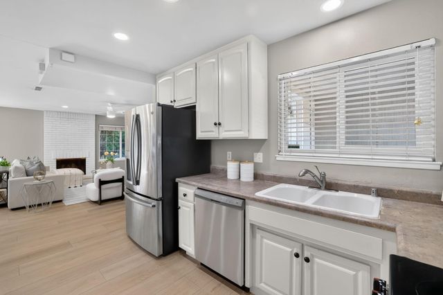 4864 Papaya Dr, Fair Oaks, CA 95628