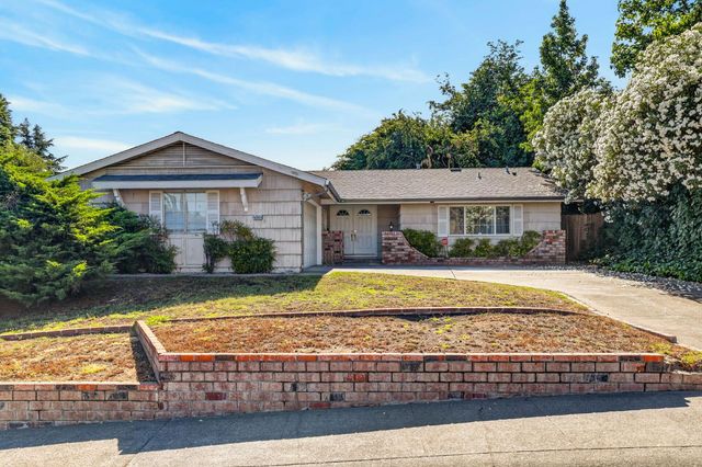 4864 Papaya Dr, Fair Oaks, CA 95628