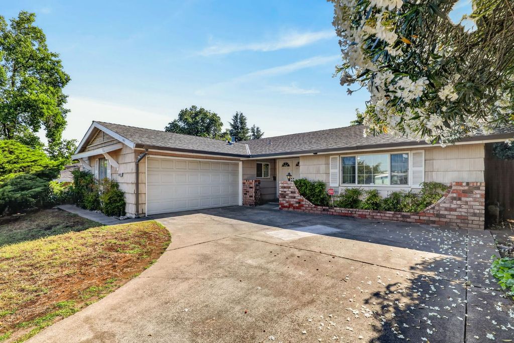4864 Papaya Dr, Fair Oaks, CA 95628