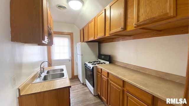 1210 W MCCLURE Avenue, Peoria, IL 61604