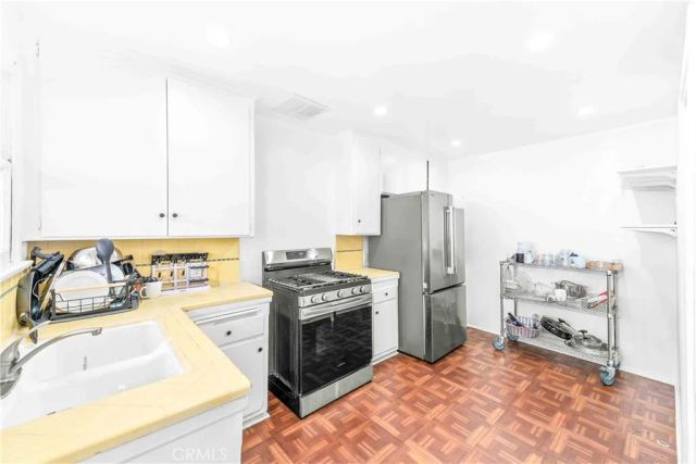 4900 Dockweiler St, Los Angeles, CA 90019