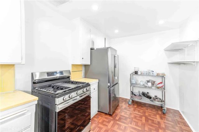 4900 Dockweiler St, Los Angeles, CA 90019