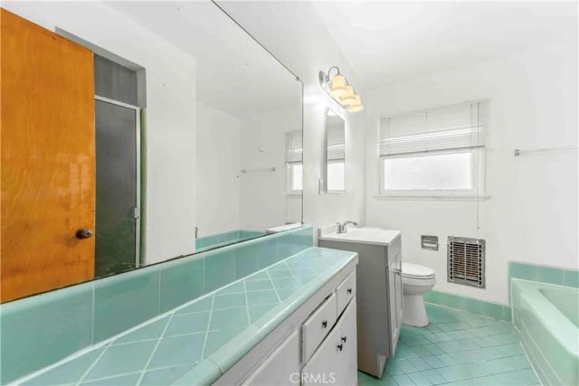 4900 Dockweiler St, Los Angeles, CA 90019