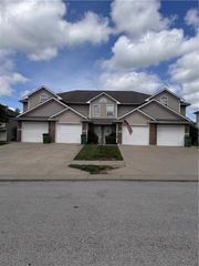 9021 Gala Drive, Lee's Summit, MO 64064