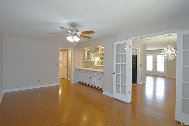 6628 Newburgh Road, Evansville, IN 47715