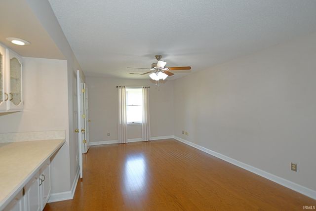 6628 Newburgh Road, Evansville, IN 47715