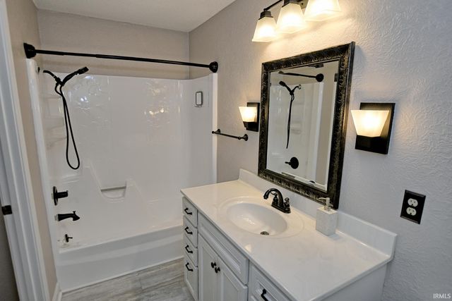 6628 Newburgh Road, Evansville, IN 47715