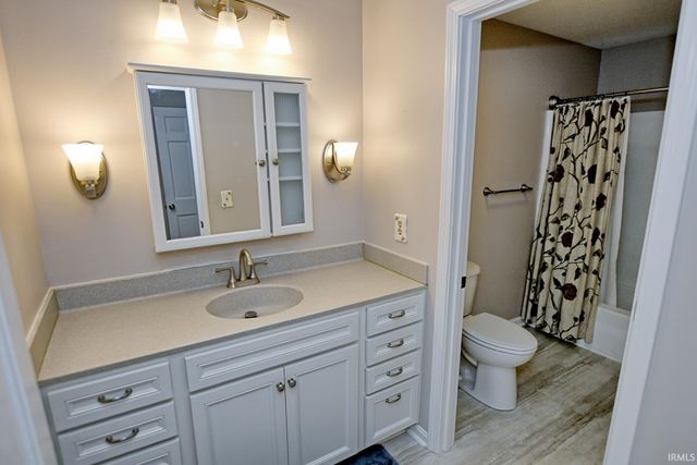 6628 Newburgh Road, Evansville, IN 47715