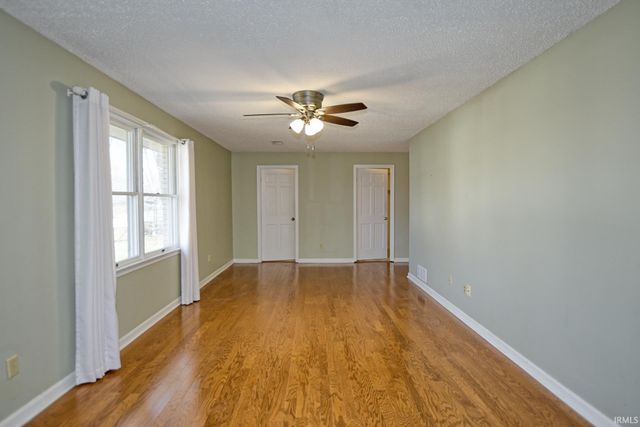 6628 Newburgh Road, Evansville, IN 47715