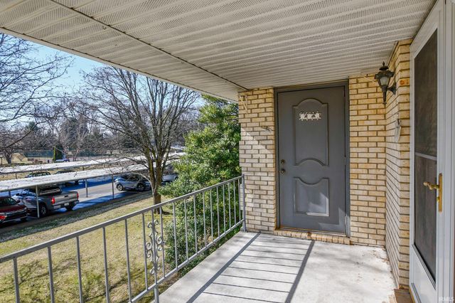 6628 Newburgh Road, Evansville, IN 47715