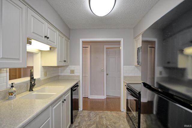 6628 Newburgh Road, Evansville, IN 47715