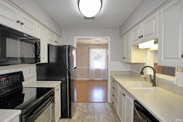 6628 Newburgh Road, Evansville, IN 47715