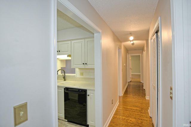 6628 Newburgh Road, Evansville, IN 47715