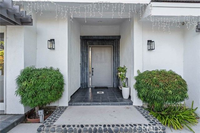 5907 Oakdale Avenue, Woodland Hills (los Angeles), CA 91367