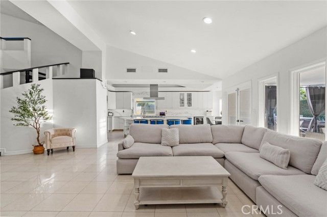 5907 Oakdale Avenue, Woodland Hills (los Angeles), CA 91367