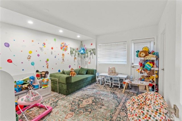 5907 Oakdale Avenue, Woodland Hills (los Angeles), CA 91367