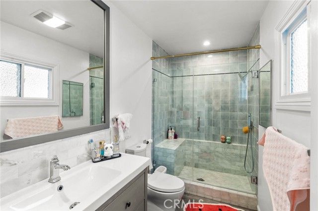 5907 Oakdale Avenue, Woodland Hills (los Angeles), CA 91367