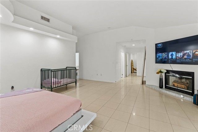 5907 Oakdale Avenue, Woodland Hills (los Angeles), CA 91367