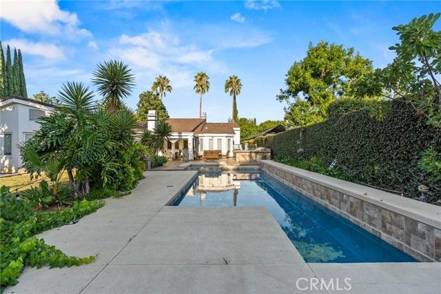 5907 Oakdale Avenue, Woodland Hills (los Angeles), CA 91367