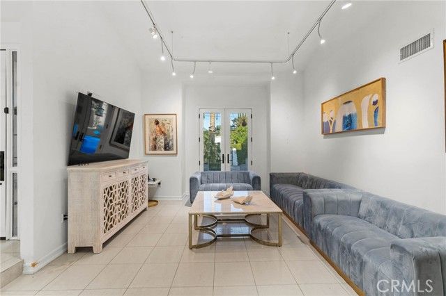 5907 Oakdale Avenue, Woodland Hills (los Angeles), CA 91367